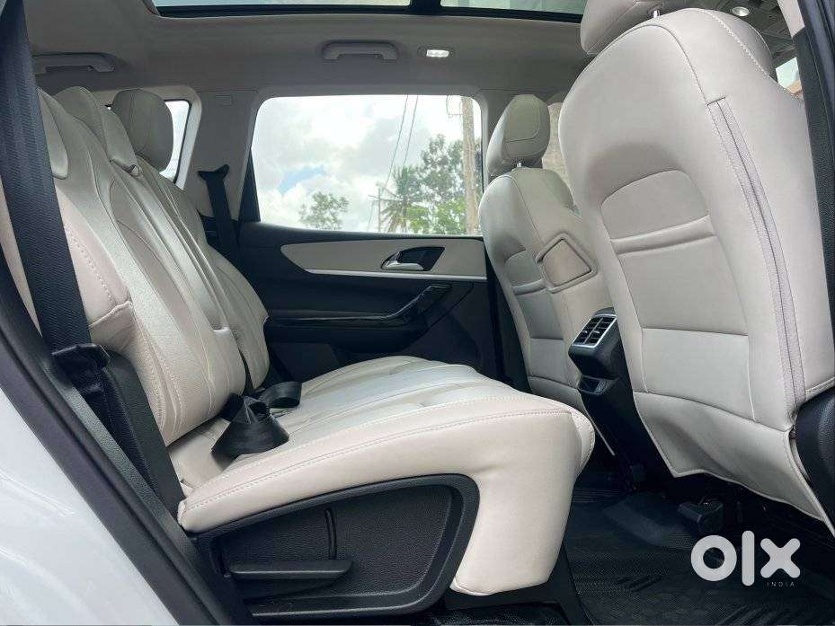 Mahindra Xuv700 Ax7 Luxury Pack Awd, 2022, Petrol