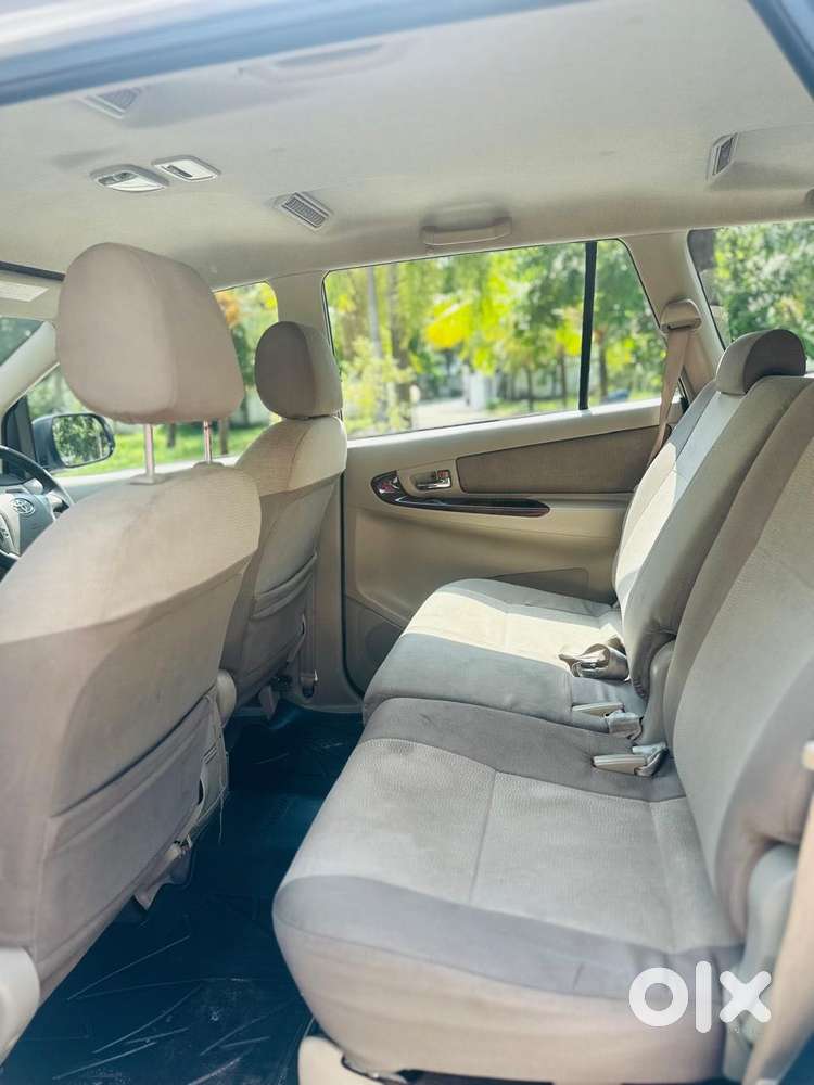 Toyota Innova 2.5 V 8 Str, 2013, Diesel