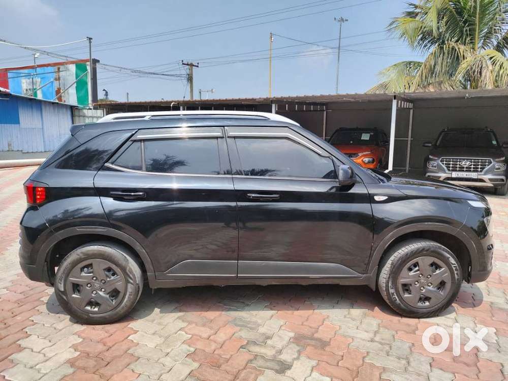 Hyundai Venue, 2023, Petrol