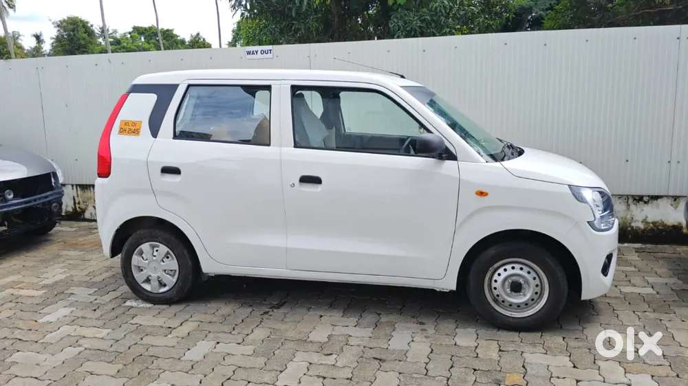Attached Ubber Rapido Yathri Wagon R For Rent Adv.10000,daily Rent 850