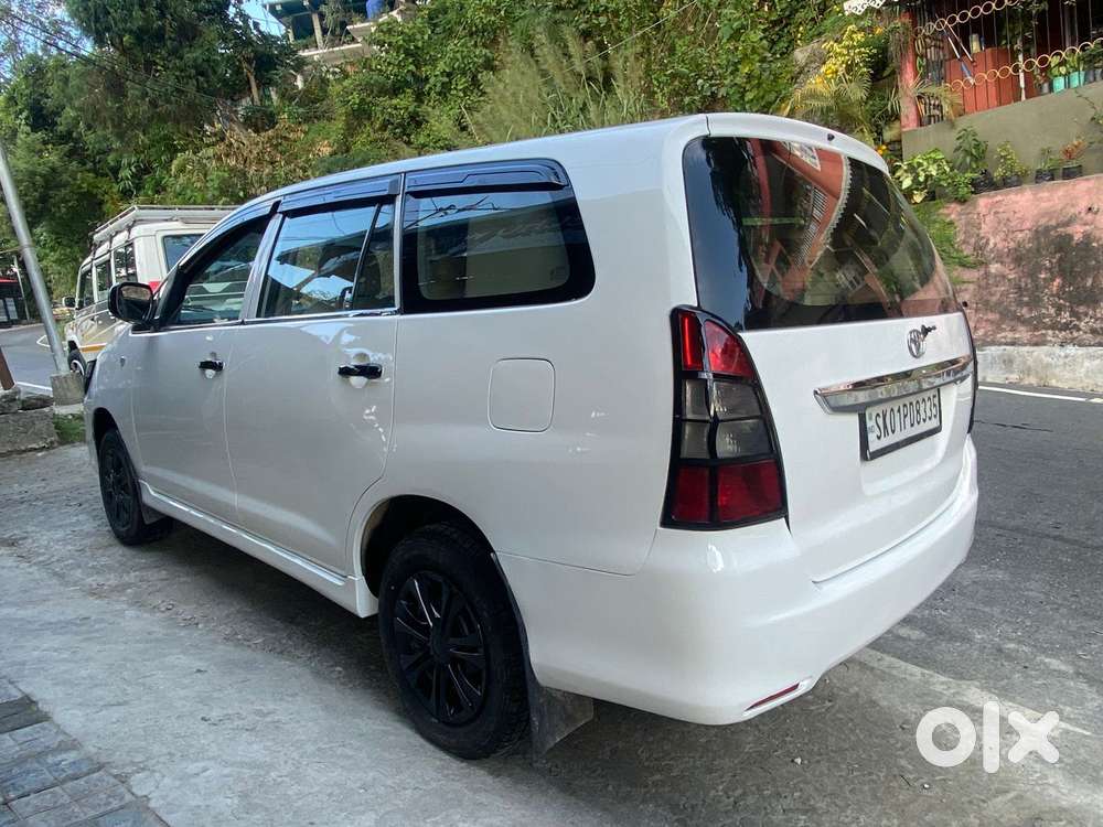 Toyota Innova 2012-2013 2.5 E Diesel Ps 8-seater, 2012, Diesel