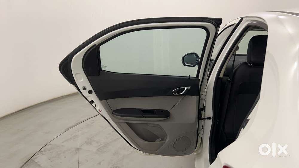 Tata Tiago Xza, 2019, Petrol