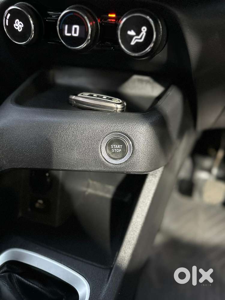 Nissan Magnite 1.0 Xv Premium, 2021, Petrol