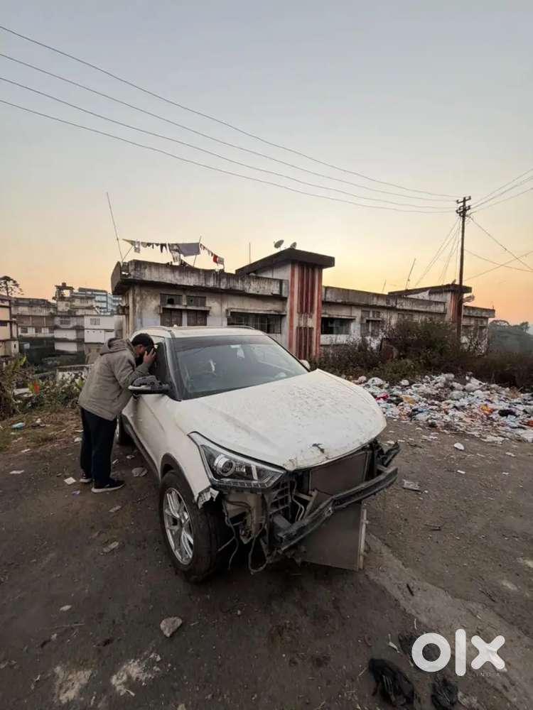 Creta Petrol 2018 Top Model In Accident Condition For Sale