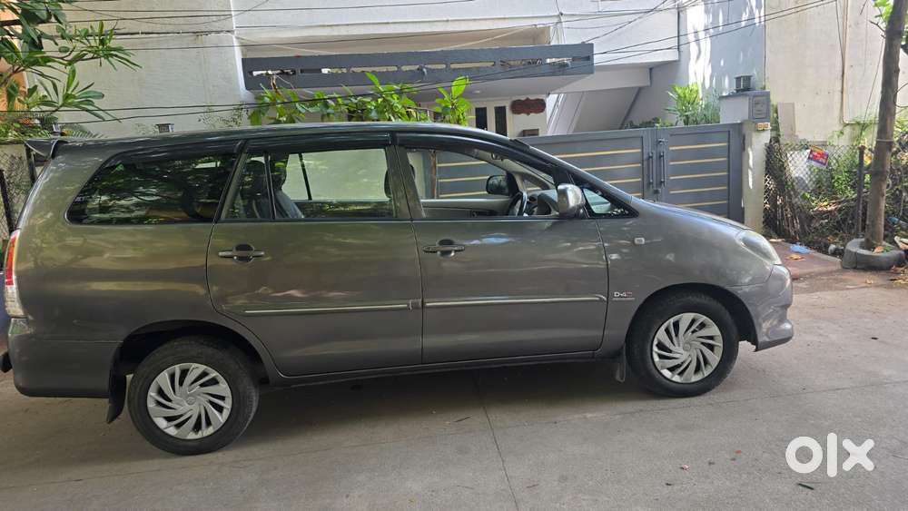 Toyota Innova 2.5 G (diesel) 7 Seater Bs Iv, 2011, Diesel