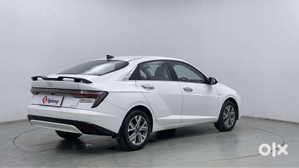 Hyundai Verna 1.5 Sx (o) Vtvt Ivt, 2024, Petrol