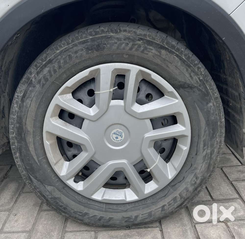 Mahindra Xuv300 1.2 W6 Amt Petrol, 2023, Petrol