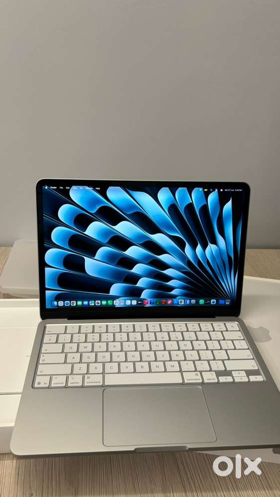 Macbook Neo 256GB/8GB Silver Indian - Computers & Laptops in