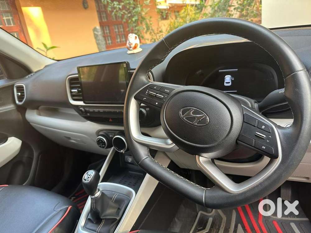 Hyundai Venue 2022 Petrol 16000 Km Driven