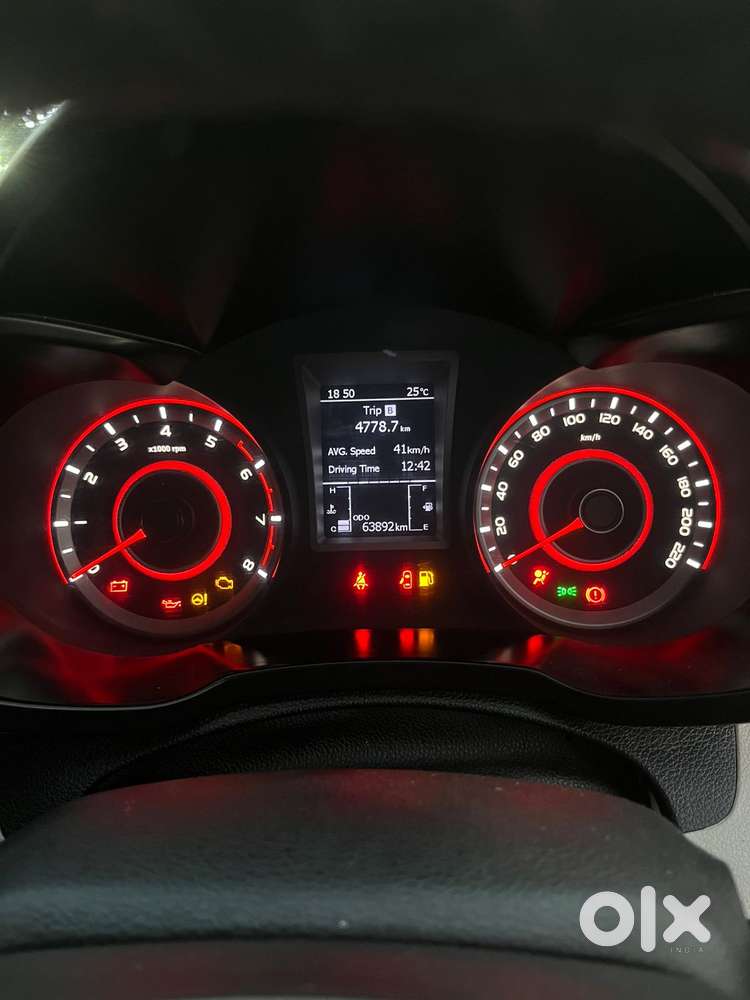 Mahindra Xuv300 W8, 2021, Petrol