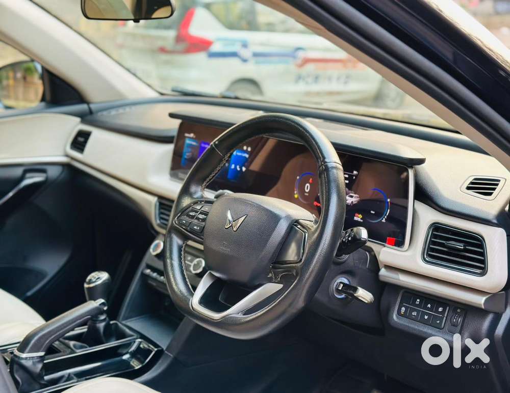 Mahindra Xuv700 2.0 Ax 5 Petrol Mt 7 Str, 2022, Diesel