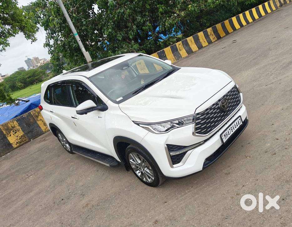 Toyota Innova Hycross 2.0 Zx (o) Hybrid 7 Str, 2025, Petrol