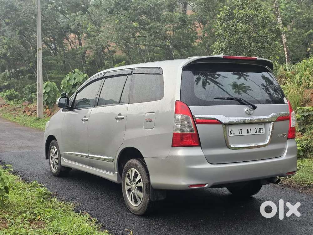 Toyota Innova 2015 V Model 8 Str..re...up To Kl