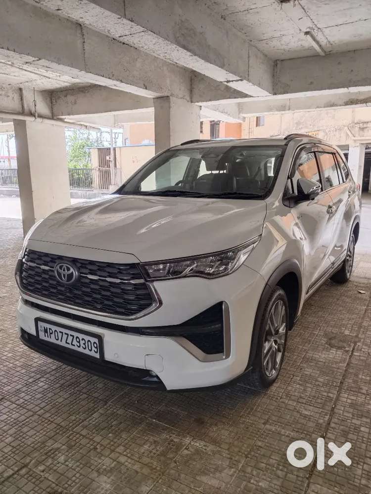 Toyota Innova Hycross 2025 Petrol+ev 6000 Km Driven