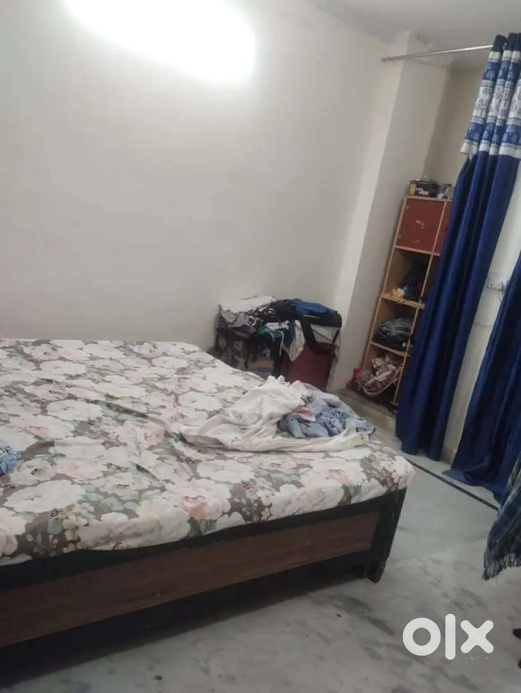 Need a roommate student male or female For Rent: Houses