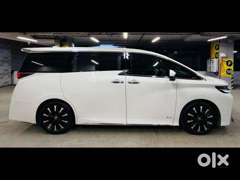 Toyota Vellfire Vip – Executive Lounge, 2024