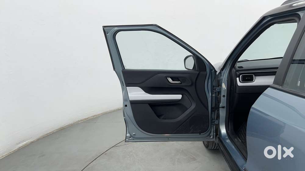 Tata Punch 1.2 Revotron Creative Amt Dual Tone, 2022, Petrol