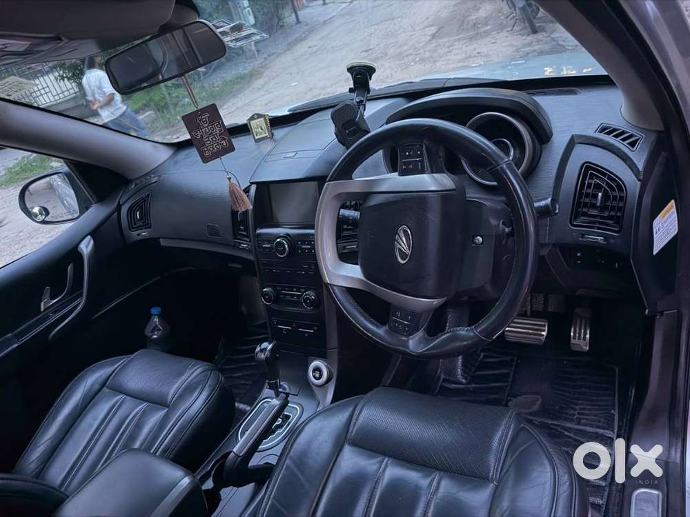 2017 Mahindra Xuv500 W10 Automatic (silver) – Good Condition – ₹7,00,0