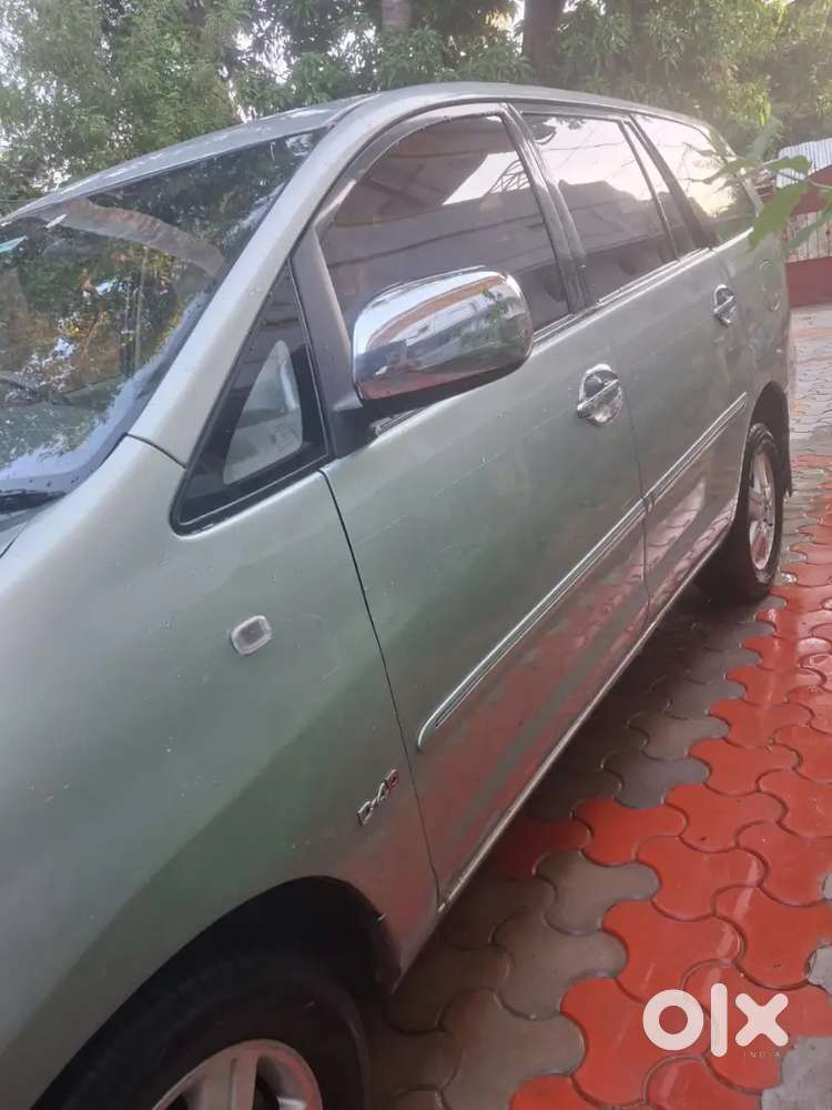 Toyata Innova 2.5 V