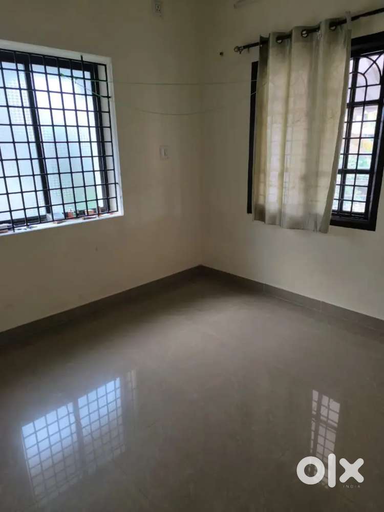 Looking for female roommate