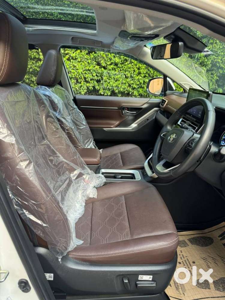 Toyota Innova Hycross 2.0 Zx (o) Hybrid 7 Str, 2024, Petrol