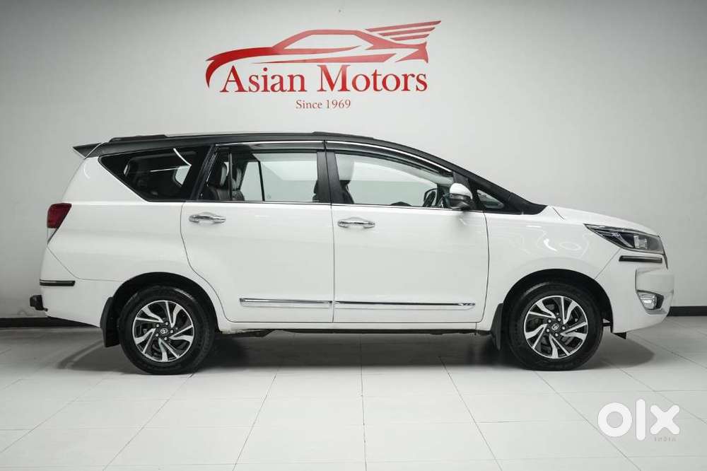 Toyota Innova Crysta 2.4 G Plus Mt 8 Str, 2024, Diesel