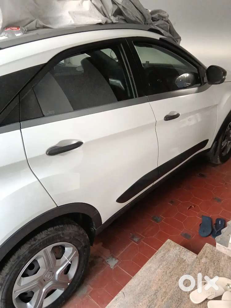 Tata Nexon Petrol 2020 Automatic And Sunroof