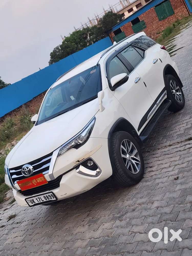 Toyota Fortuner 4/4
Full Insurance 
Dono Chabi 
Cruise Control