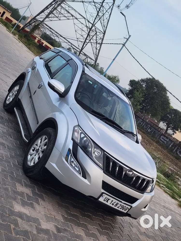 Mahindra Xuv W10 Automatic 
Sunroof 
Electronic Seats 
Ac