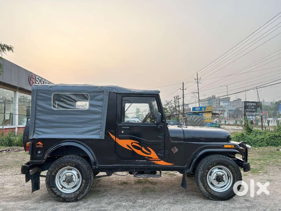 Mahindra Jeep, 2000, Petrol