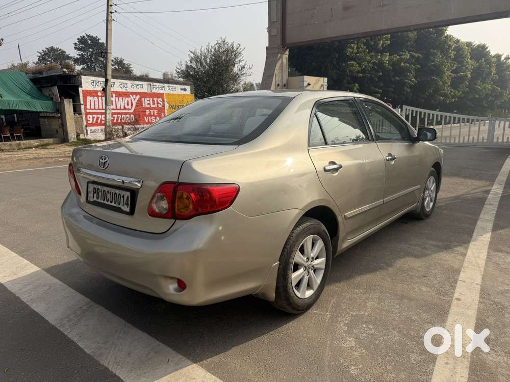 Toyota Corolla Altis 2010-2013 1.8 J, 2010, Petrol
