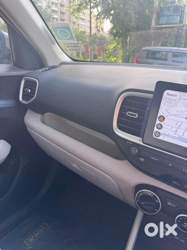 Hyundai Venue Automatic Petrol Feb 2025 Model