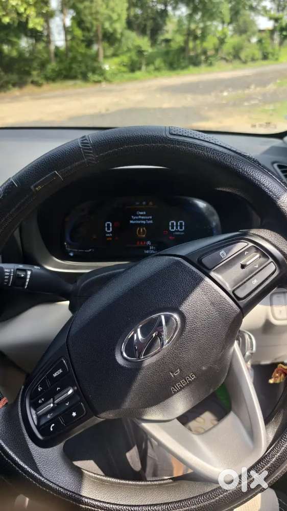 Hyundai Venue 2025 Petrol 14000 Km Driven