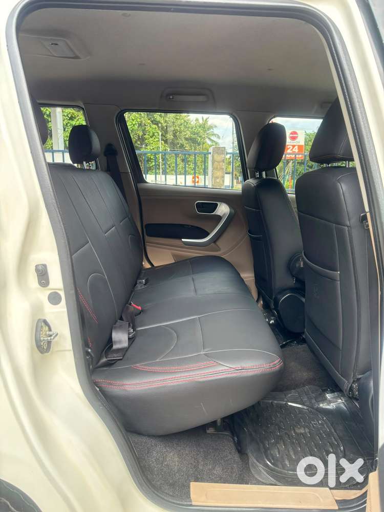 Mahindra Tuv 300 T10, 2017, Diesel