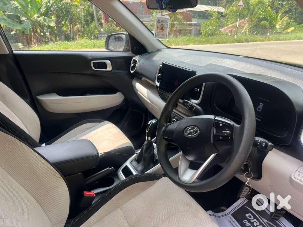 Hyundai Venue 2024 Petrol 37000 Km Driven