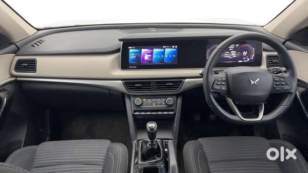 Mahindra Xuv700 2.0 Ax 5 Petrol Mt 7 Str, 2024, Petrol