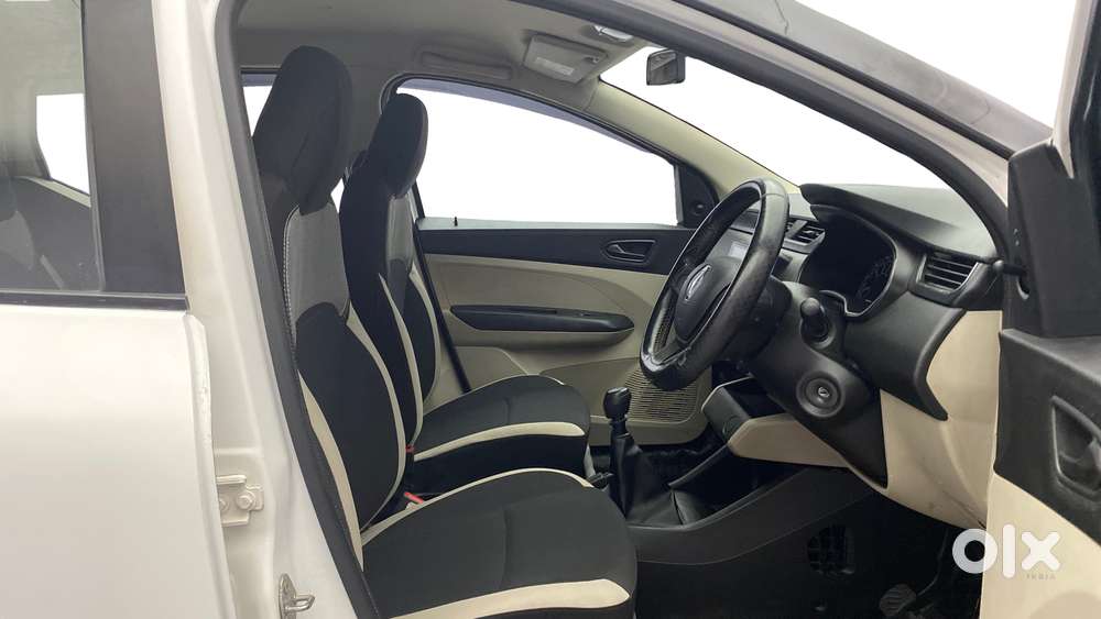 Renault Triber Rxl, 2023, Petrol
