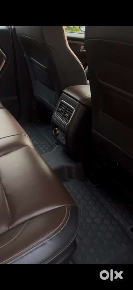 Mahindra Scorpio-n Diesel 2023 Dazlling Silver Colour