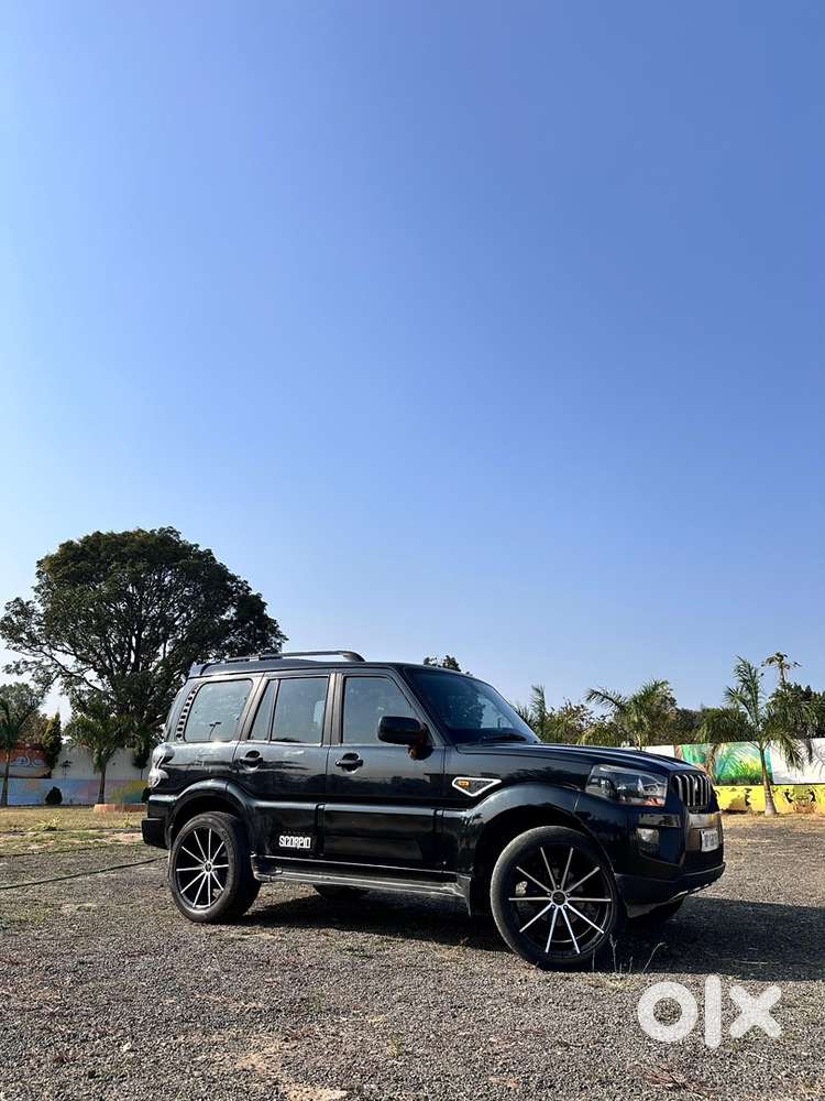 Mahindra Scorpio S10