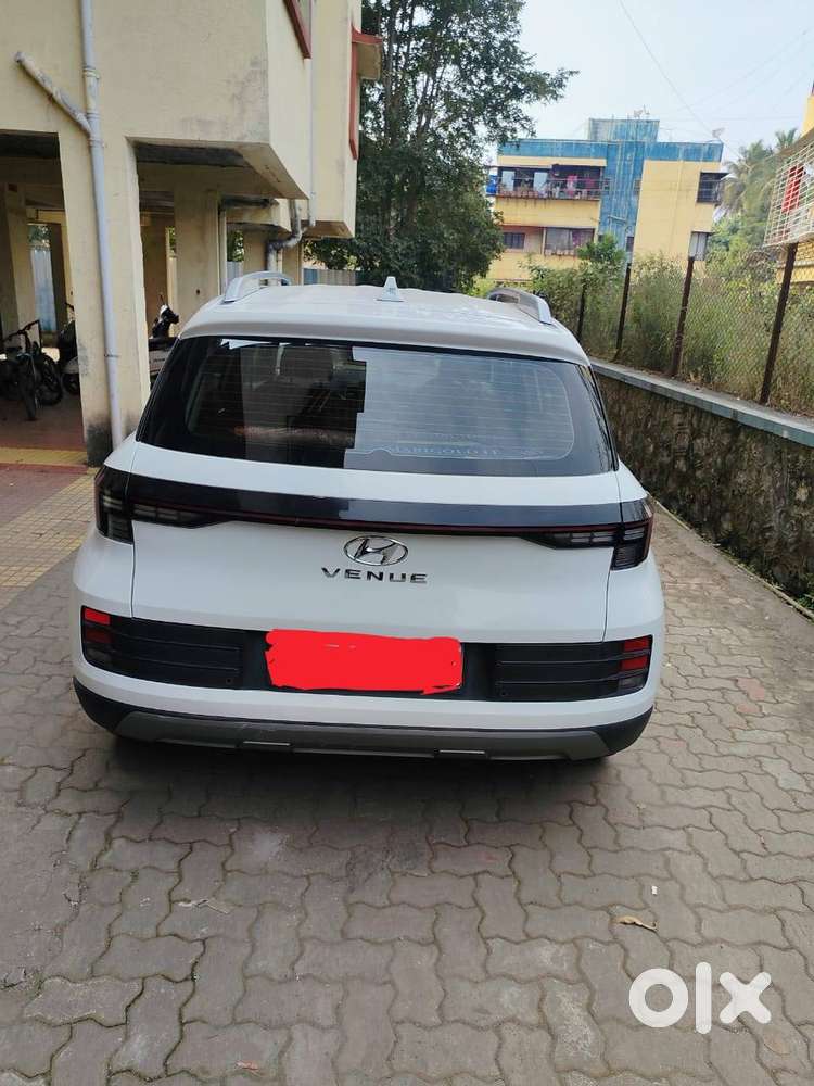 Hyundai Venue 2023 Petrol Well Maintained