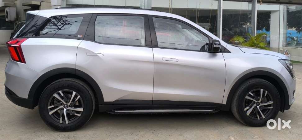 Mahindra Xuv700 2.0 Ax 5 Petrol Mt 7 Str, 2022, Petrol