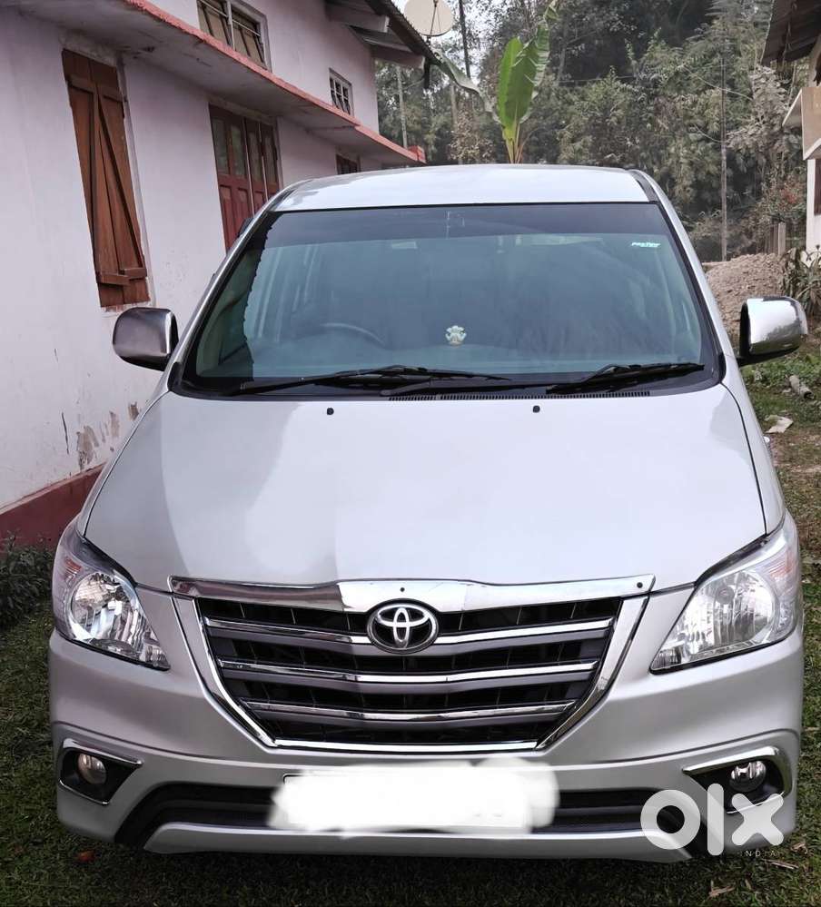 Innova 2.5 G 8 Seater