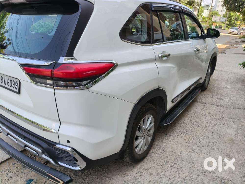 Toyota Innova Hycross 7s Option, 2024, Petrol