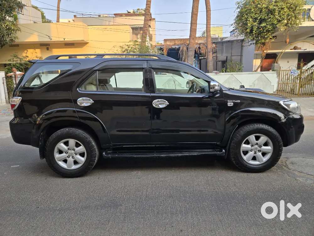 Toyota Fortuner Diesel Well Maintained Showroom Track