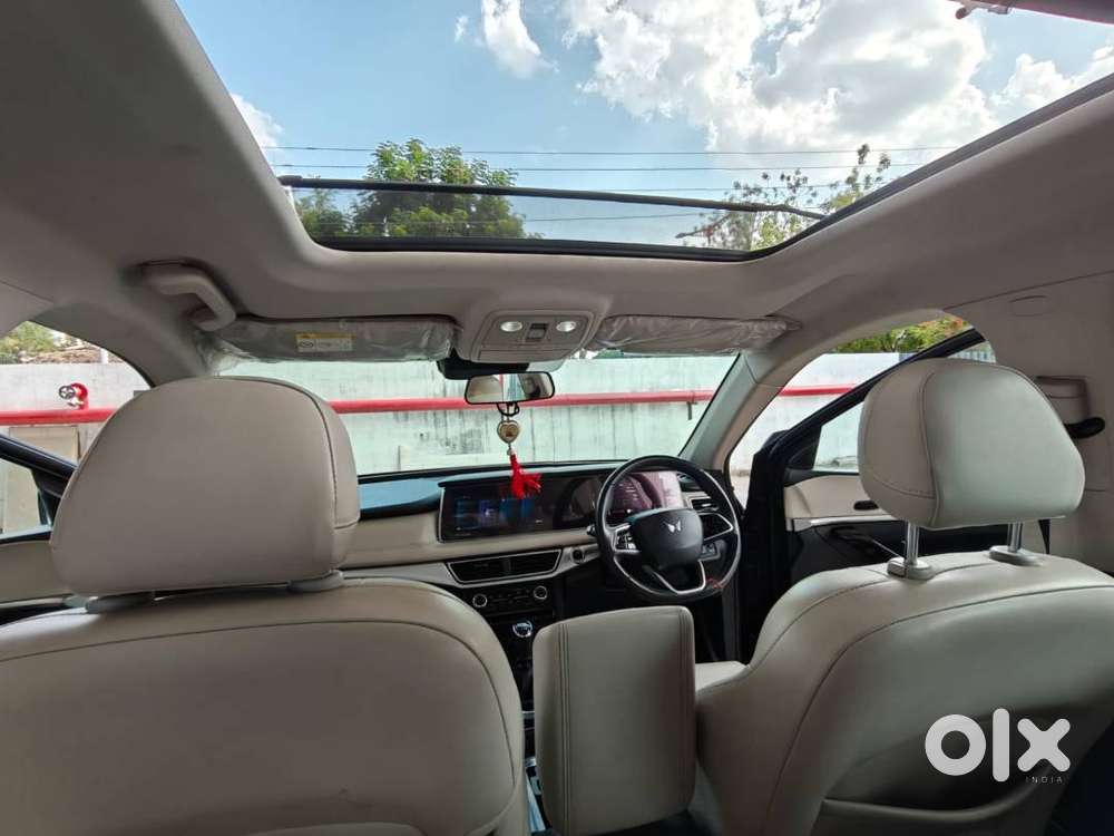 Xuv700 Ax7  7 Str  Manual  Petrol  Non Accidental  Dec 2021