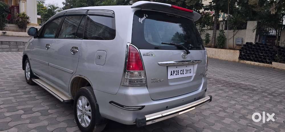 Toyota Innova 2004-2011 2.5 V Diesel 8-seater, 2010, Diesel