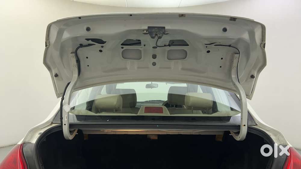 Maruti Suzuki Swift Dzire Vxi At, 2015, Petrol