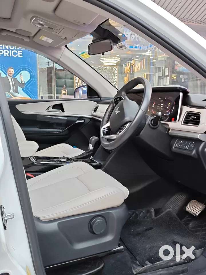 Mahindra Xuv700 2.2 Ax 7 Diesel At Luxury Pack Str Awd, 2023, Diesel