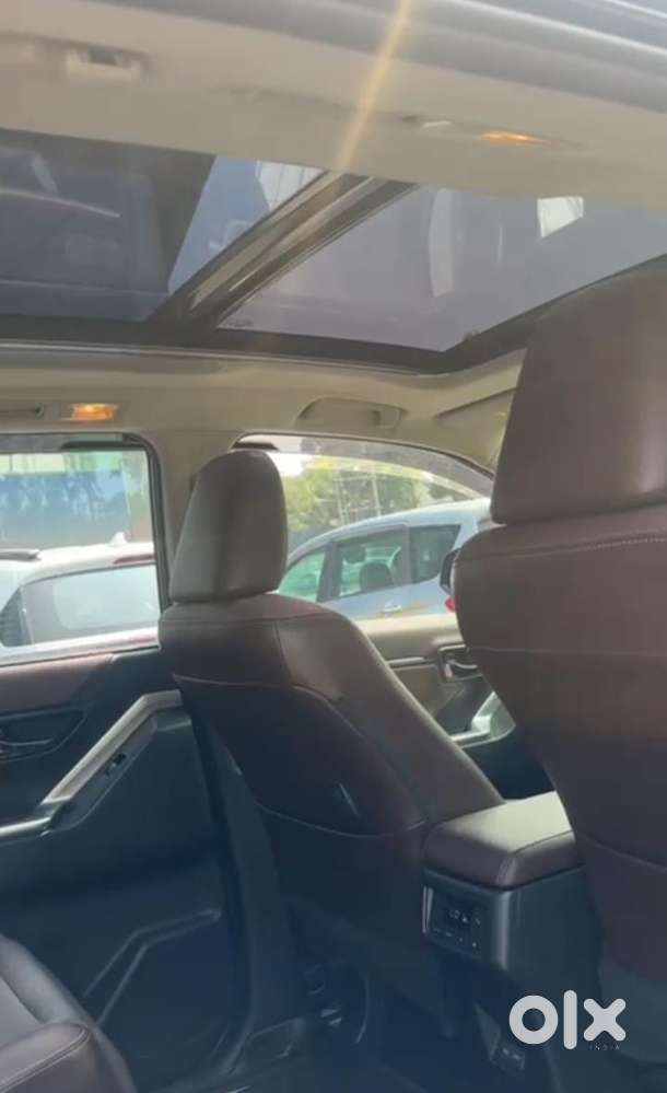 Toyota Innova Hycross