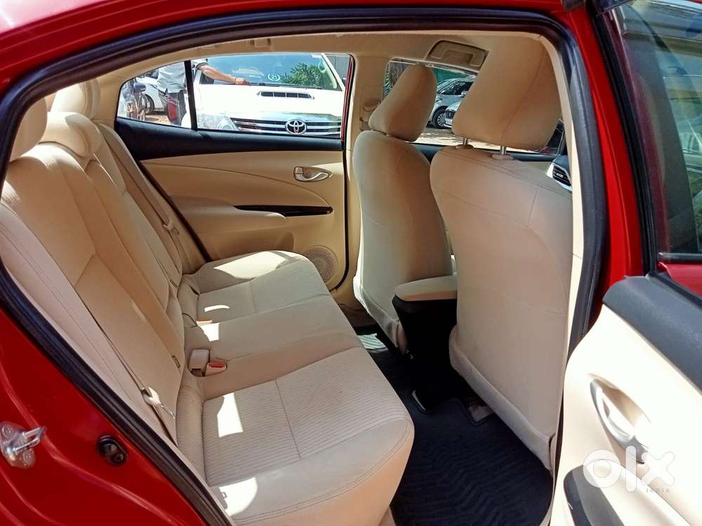 Toyota Yaris V Cvt, 2018, Petrol